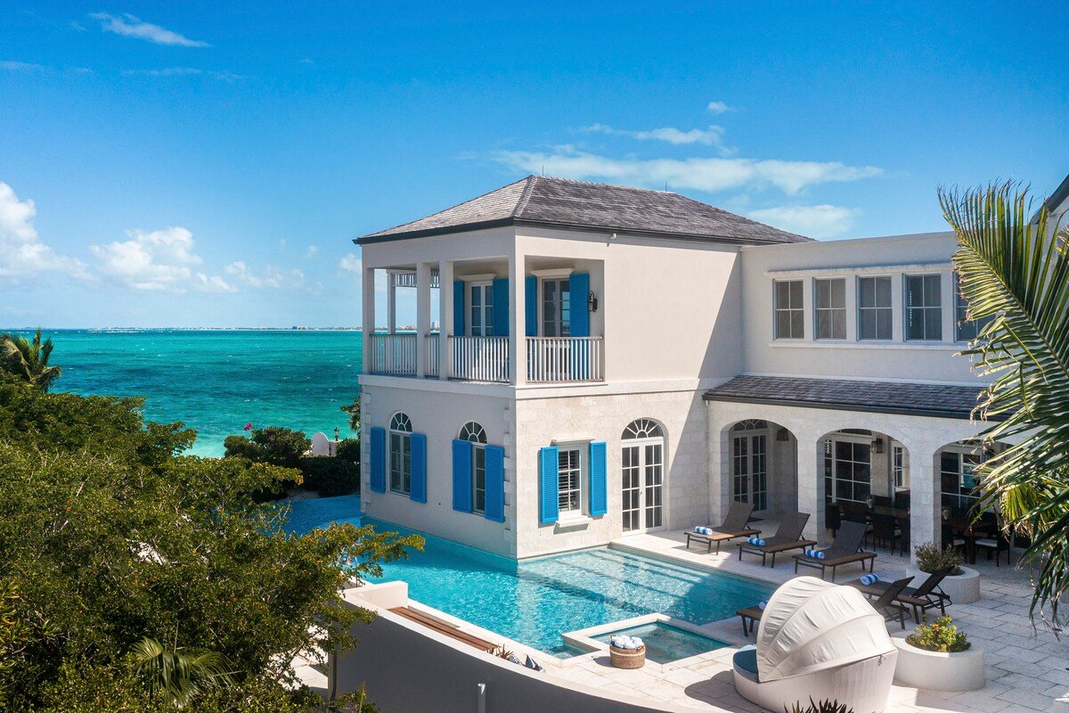 Villa Azzurra – 6 Bedroom Grace Bay Retreat gallery image 3