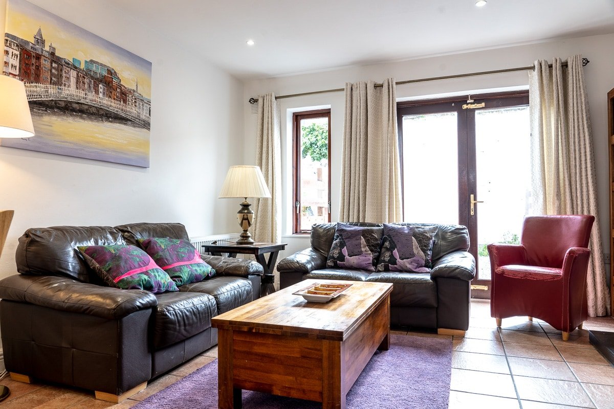 Self contained, cosy 3 Bedroom Townhouse gallery image 5