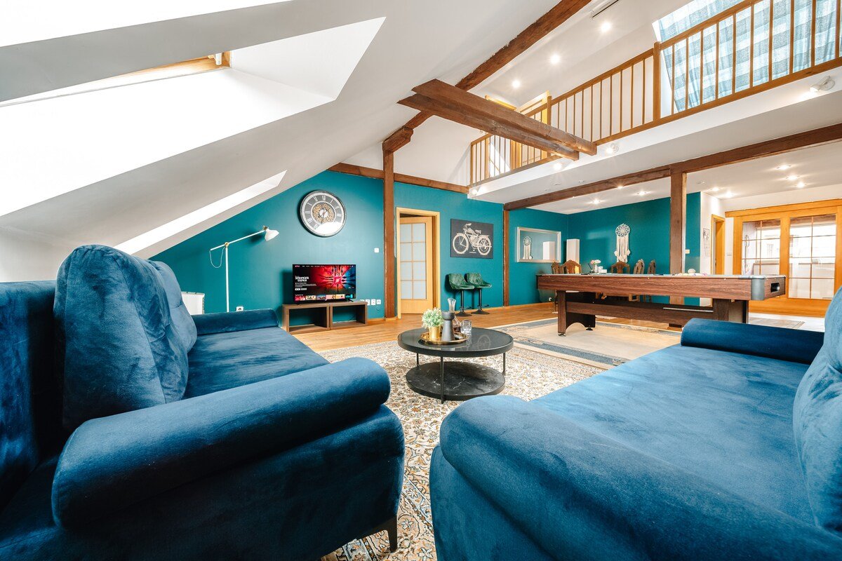 5BD Duplex with Billiard &Cinema central gallery image 3