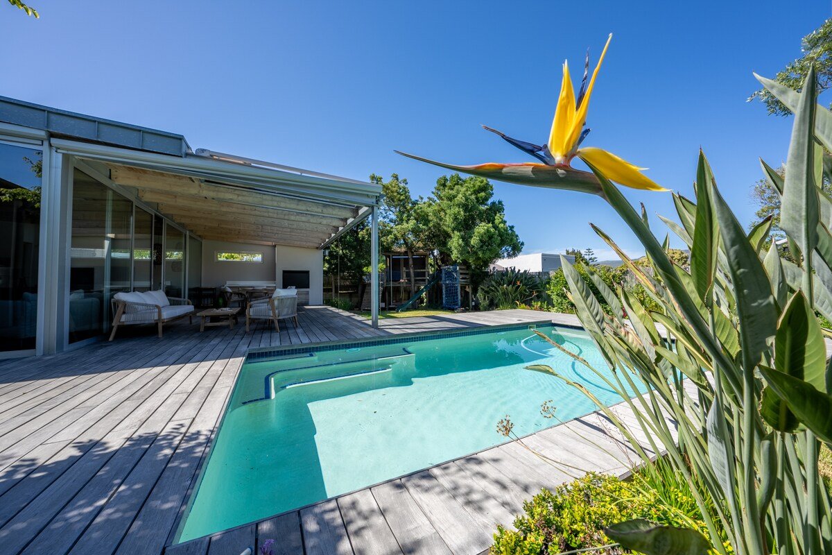 Villa with Pool, Table Mountain View & Kids’ Area gallery image 4