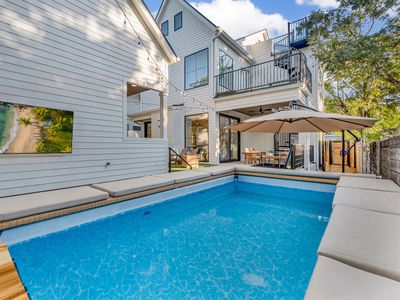 Charming House with 6 Bedrooms and a Pool | ATX