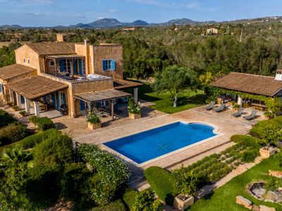 Villa Los Almendros. Luxury pool villa with huge garden for 10 people. Santanyí