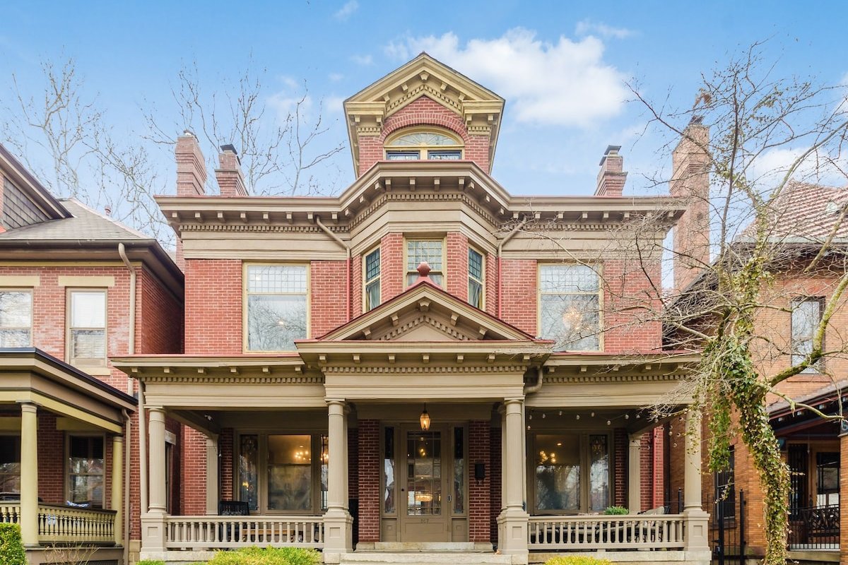 Entire Mansion with Fireplaces gallery image 2