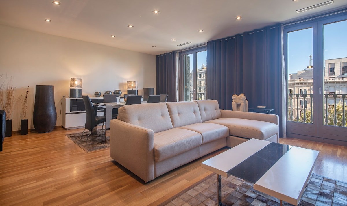 Paseo de Gracia Suite 1, modern, spacious and cozy gallery image 2