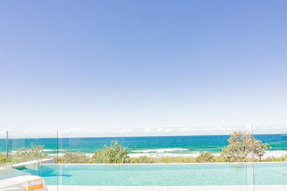 Castaways Beach Escape (6 bedroom) – Ocean Views