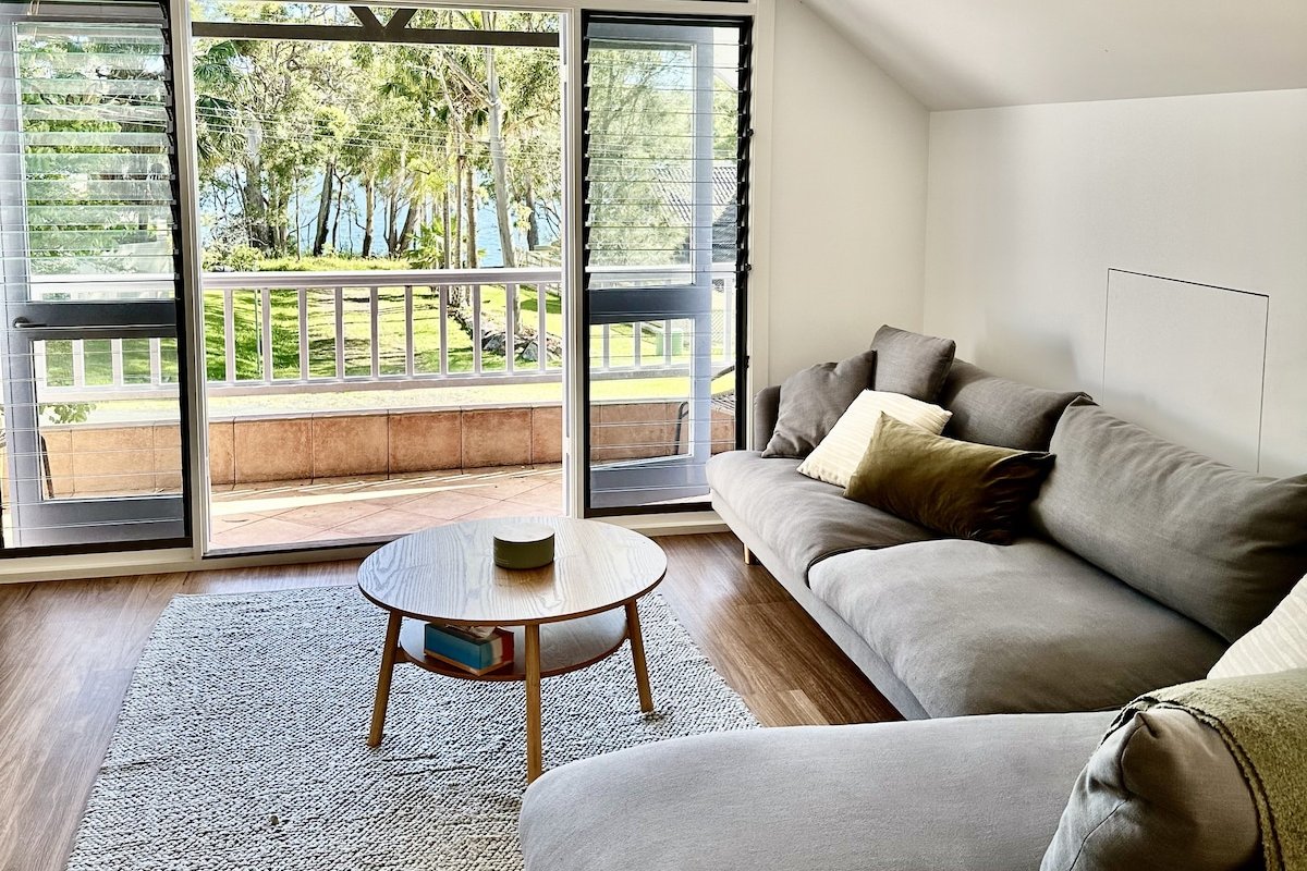 Pelican – Lake Views – Pet Friendly gallery image 4