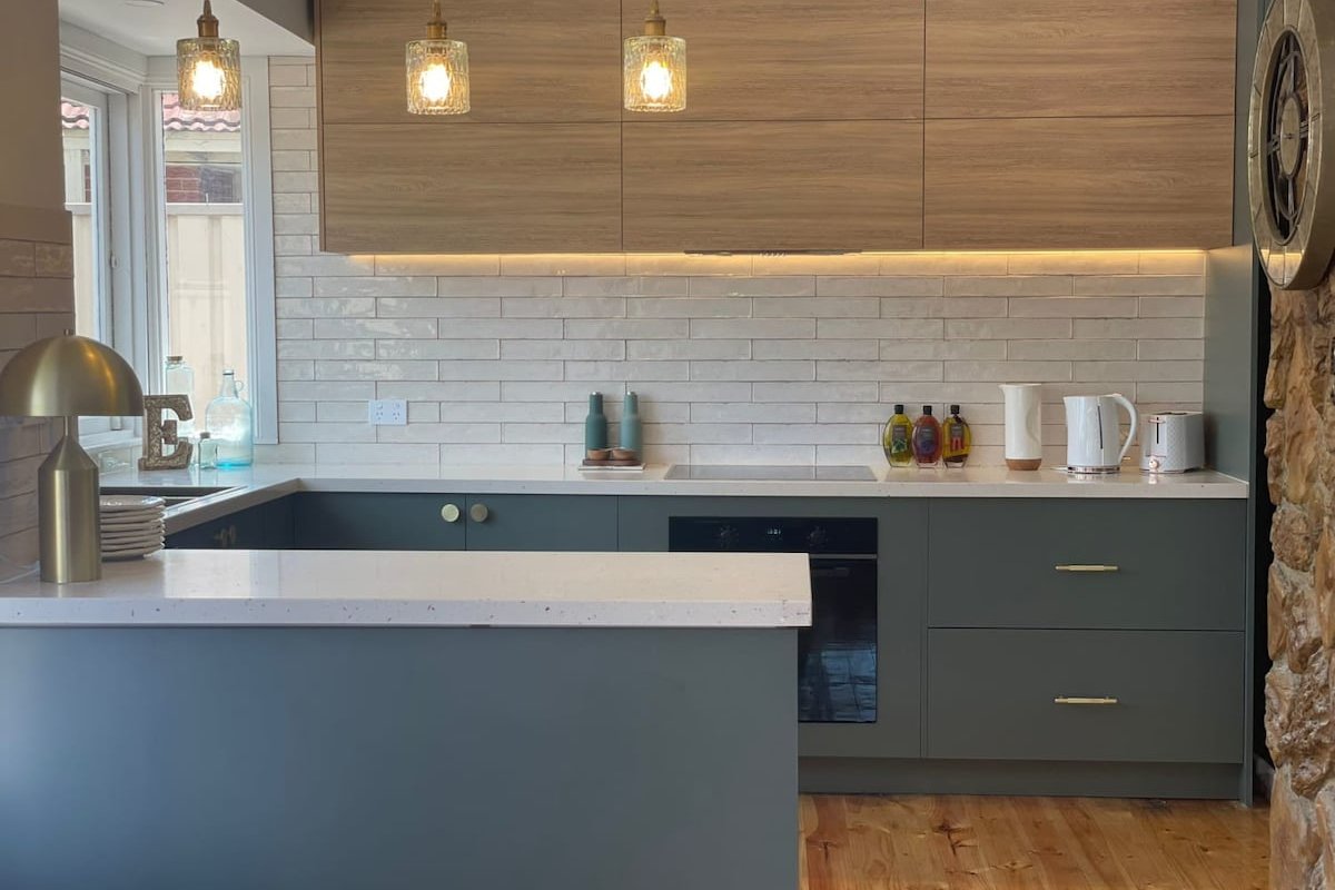 Evies White House Oasis I Pool & Close to Airport gallery image 5