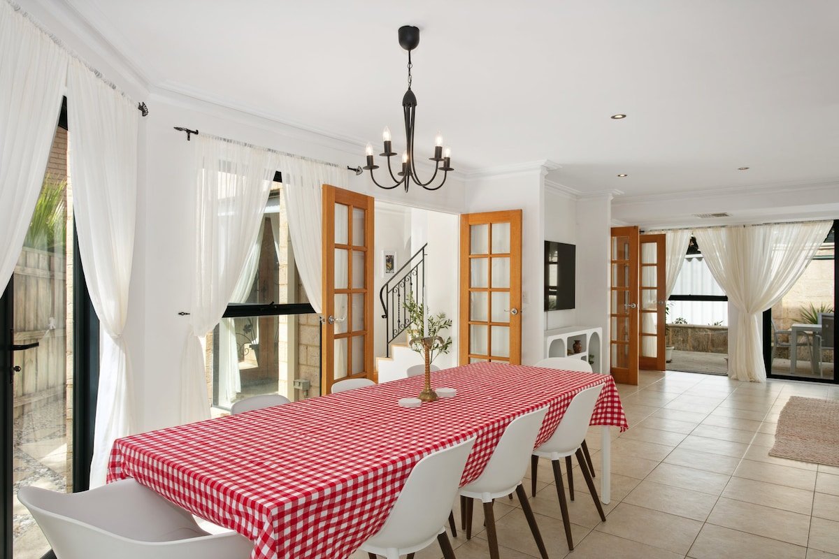 Entire Home Steps to Sorrento Beach gallery image 5