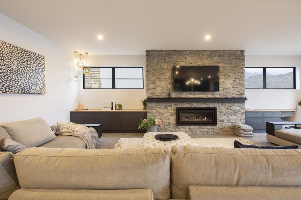 Aroha on Florence by Sotheby’s Luxury Rental Homes