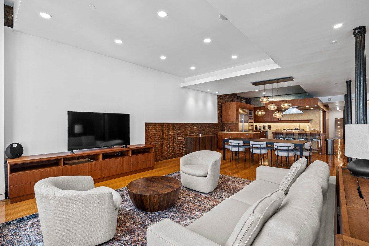 RoveTravel | Rialto VI | 3BR Expansive Mega Loft gallery image 3