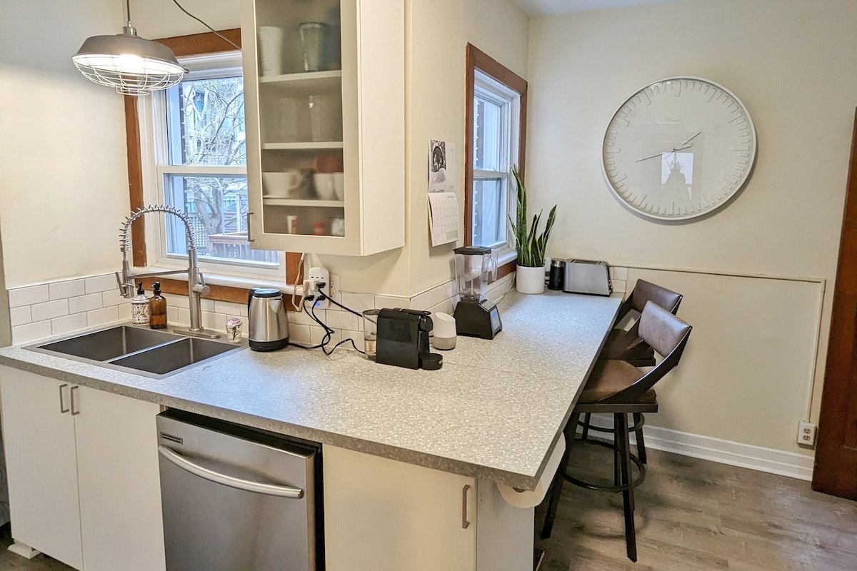 Spacious 2 bedroom in Byward Market w/ parking gallery image 5