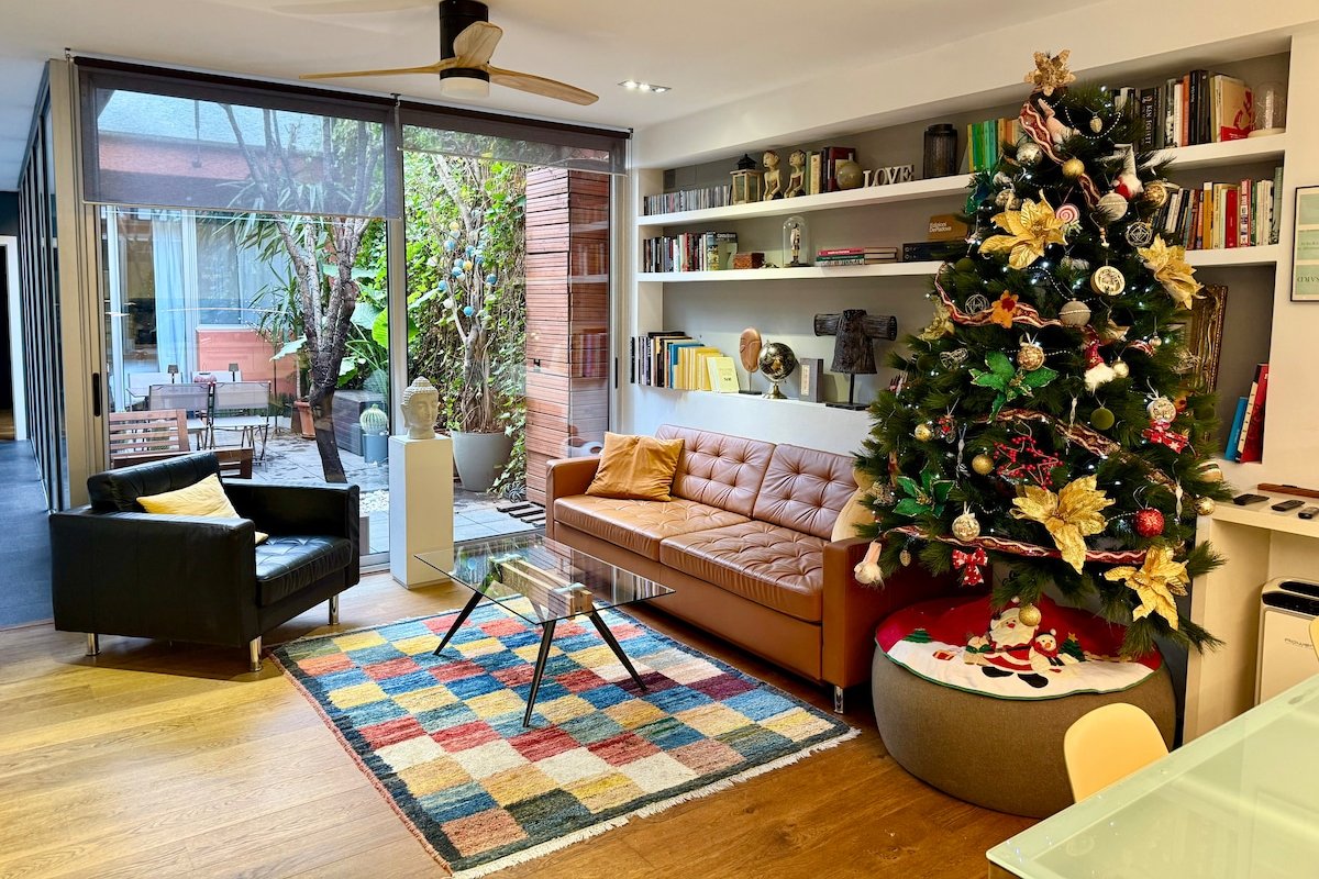 Fira Barcelona Holidays: Festive Family Home gallery image 2
