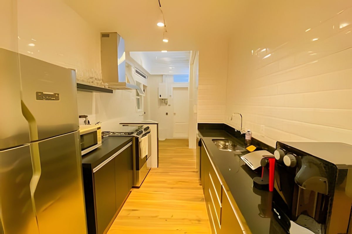 Renovated and modern next to Leblon’s beach! gallery image 4