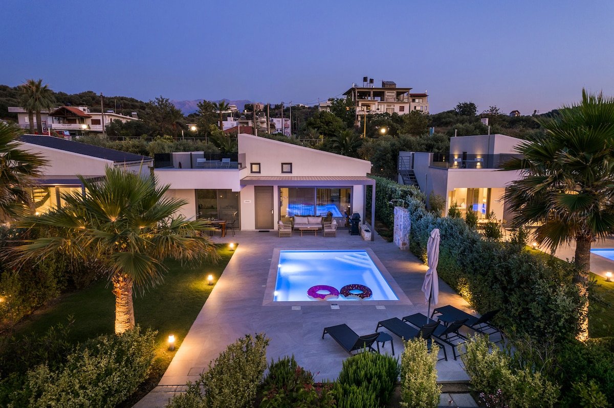 New Lux villa-Walk to beach-Heated Private Pool gallery image 4