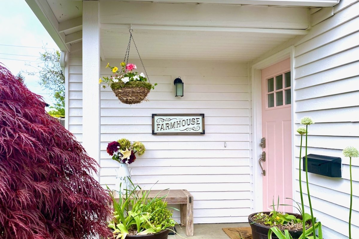 Peach Street Farm: Bunnies, Gardens, Playroom, A/C gallery image 3