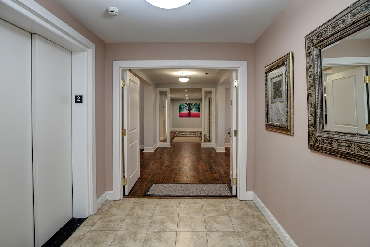 Large Condo Near Biltmore Estate gallery image 3