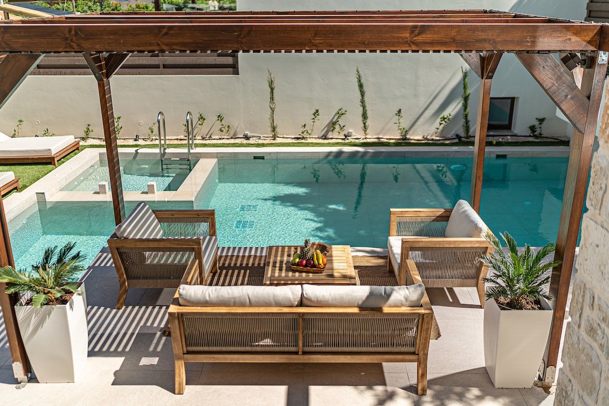 Amara Villa III – 100m to beach, gym, sauna & pool gallery image 5