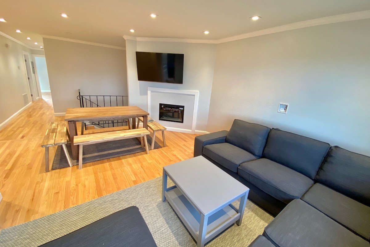 New renovation 7bd/3ba whole house -Deck Views! gallery image 5