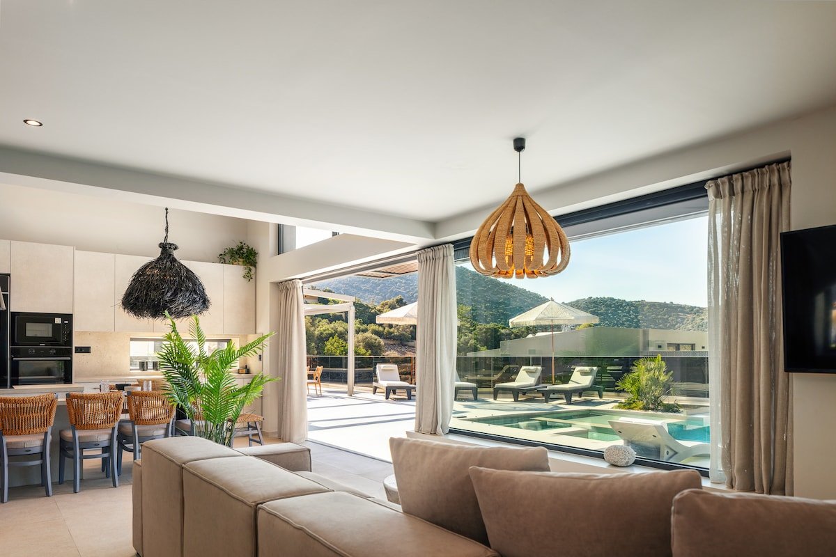 Luxury Villa with Sea Views, Fire Pit & near beach gallery image 5