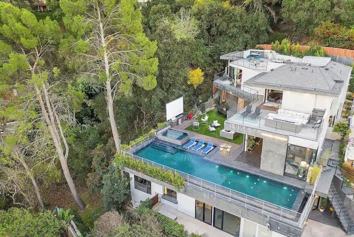 Hillside Estate: Pool & Jacuzzi gallery image 2