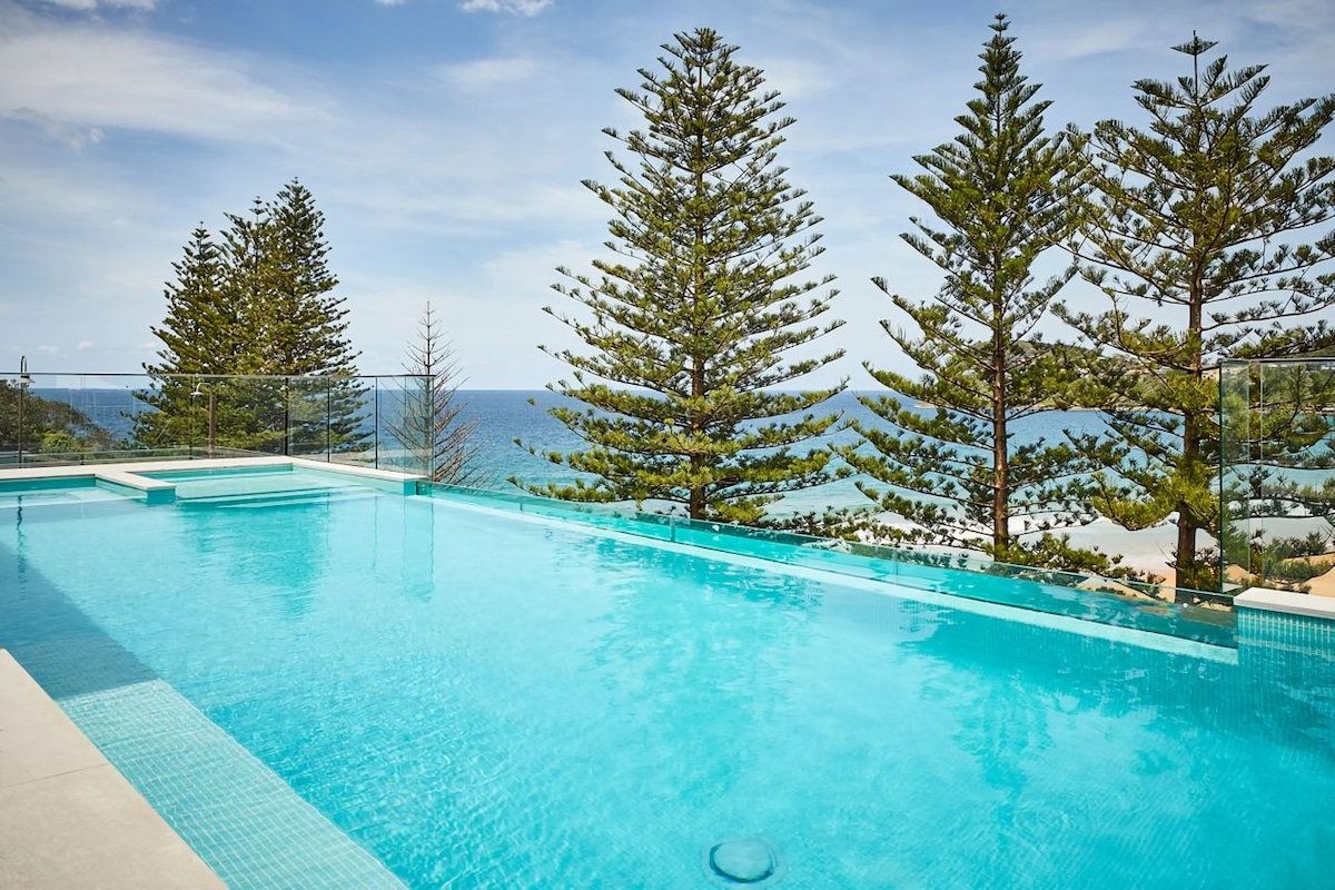 Absolute Beachfront by Palm Beach Holiday Rentals gallery image 4