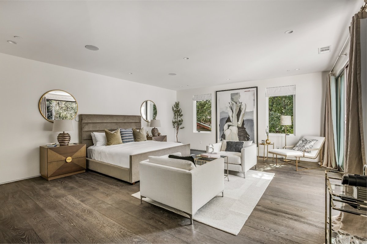 Captivating Laurel Canyon Oasis with Lush Garden gallery image 4