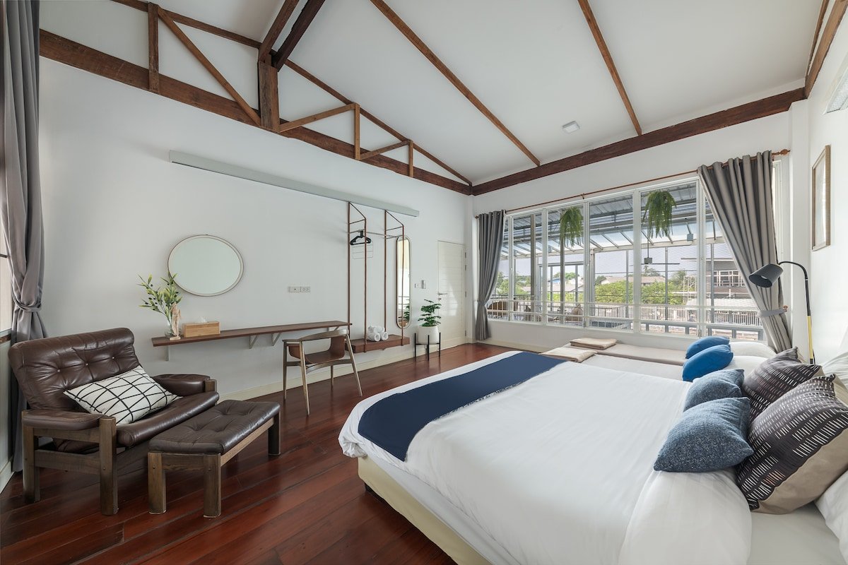 Romantic Villa by canal near BTS Onnut BKK. gallery image 2