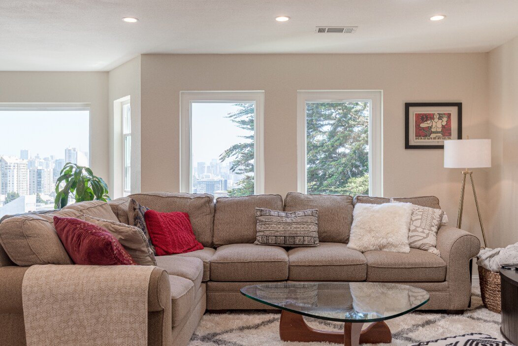 Sunny, Spacious Penthouse with Stunning City Views gallery image 5