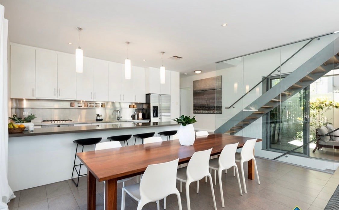 Stunning beach house metres from the beach. gallery image 5