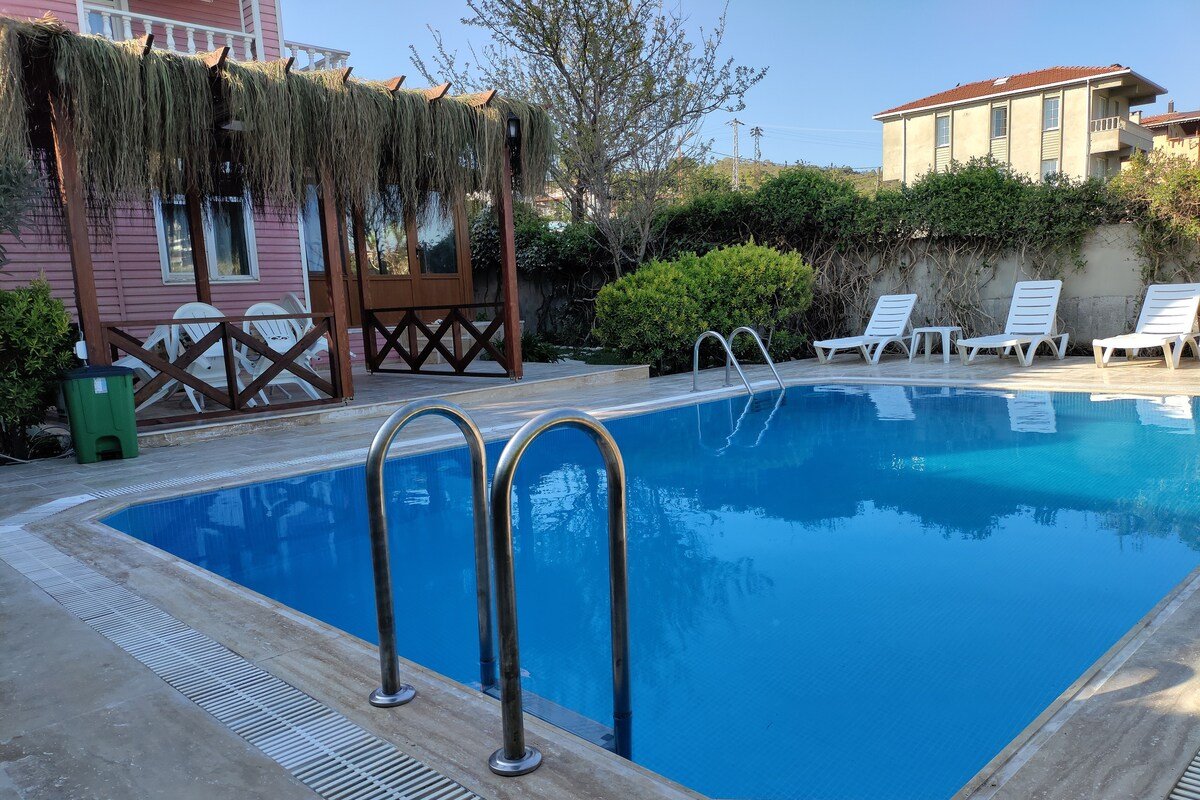 Villaferhat Tatil Evleri Havuzlu tripleks pembe gallery image 5