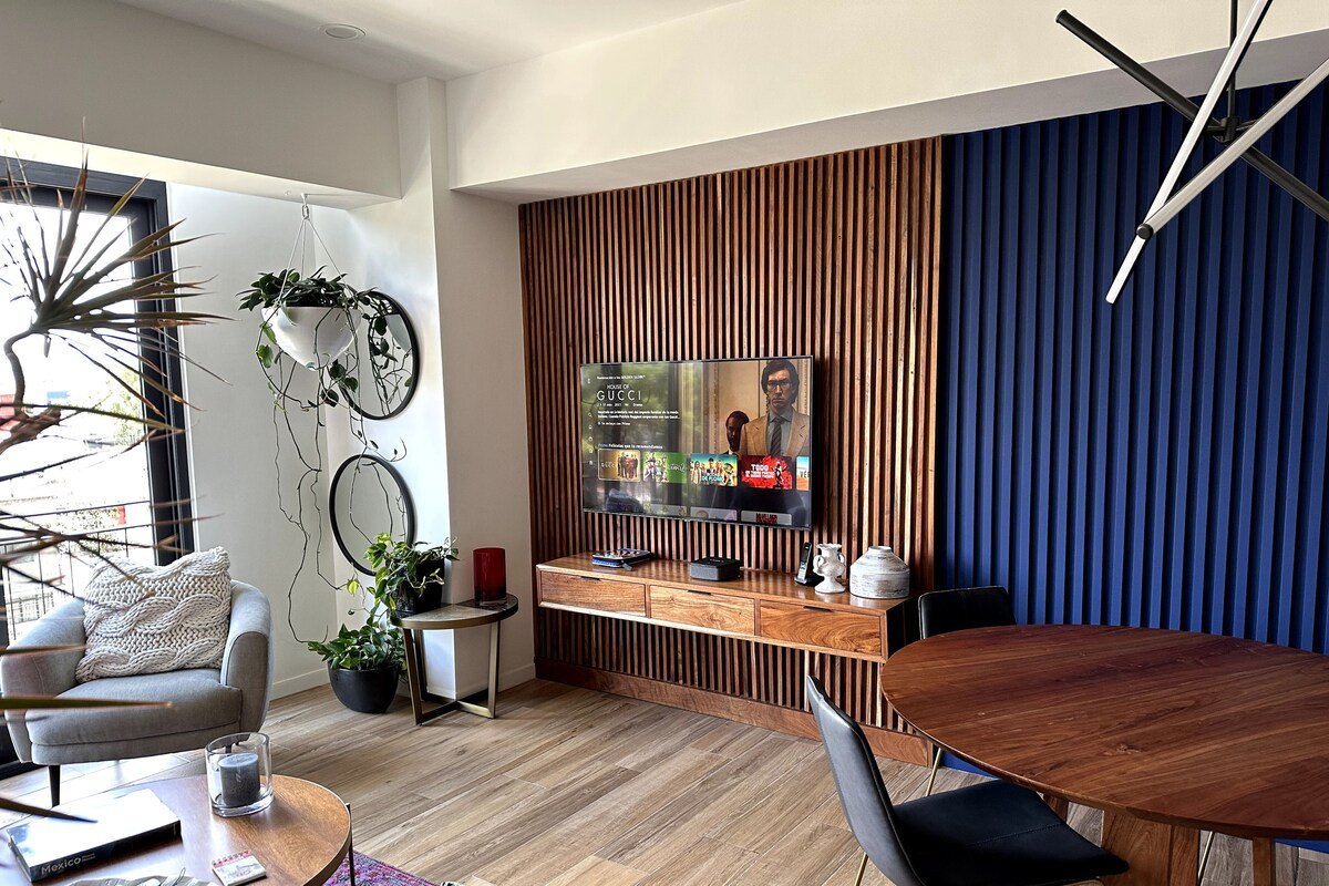 Luxe 2BR Apartment with Linear Park View! gallery image 3