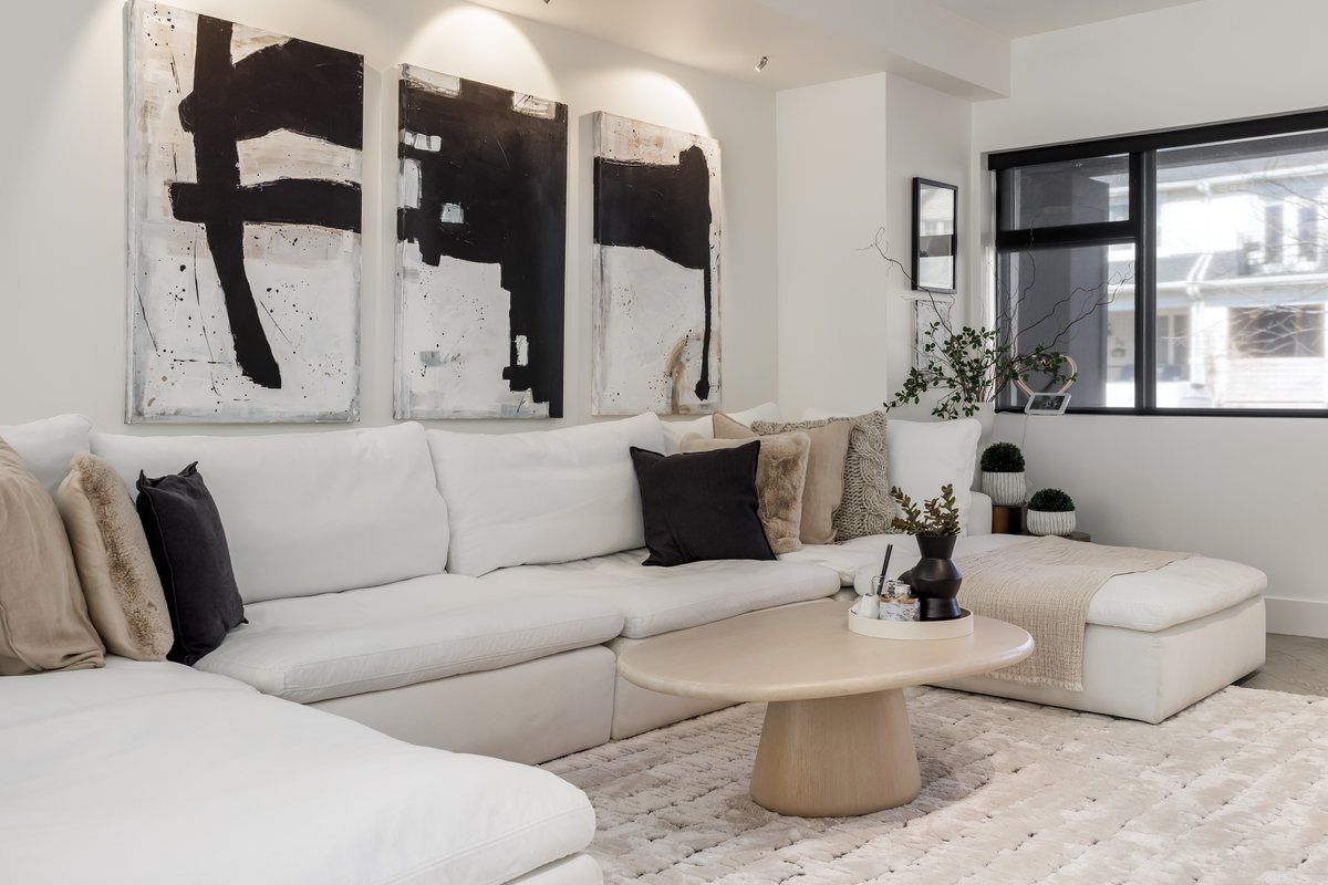 Designer Luxe Home – Trendy Leslieville Gem!