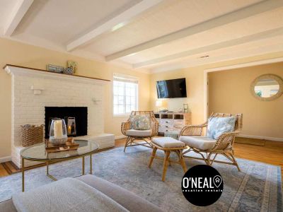 Pleasure Point Getaway with hot tub, dog friendly!