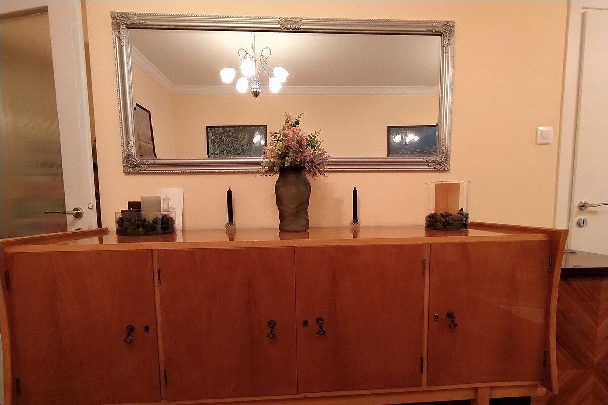 Cozy three BDRMS central APT at five Filippou str gallery image 4