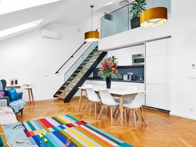 Bright Old Town 4-bedroom Apartment (6F)