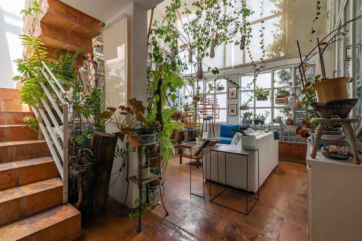 Artist’s Atelier | Roma 3BR Orchid House gallery image 2