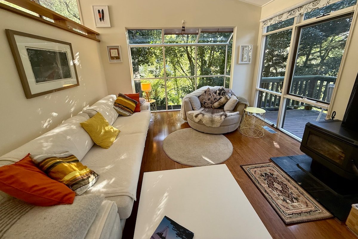 Sassafras Treehouse gallery image 3