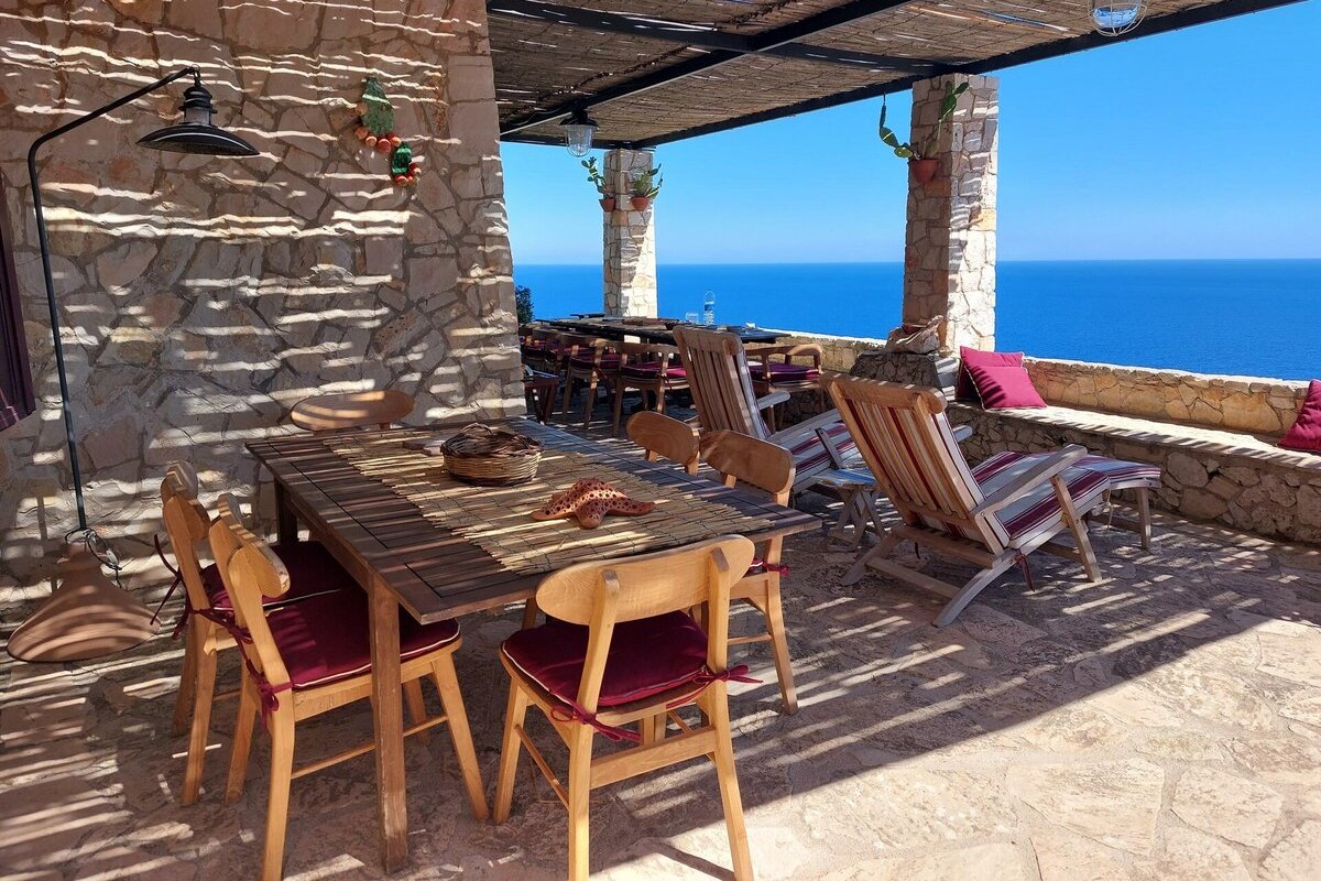 Villa with pool and panoramic sea views gallery image 4