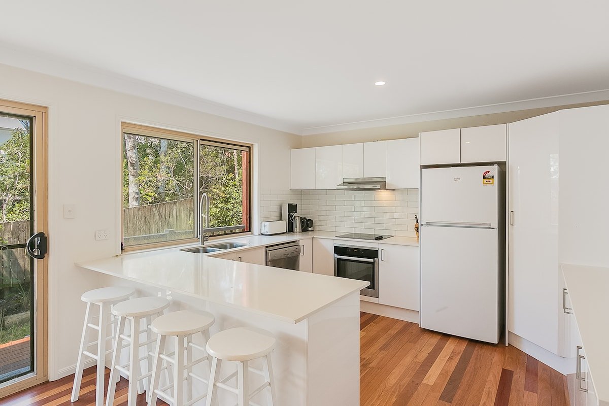 Koala Beach 4BR Family Entertainer by uHoliday gallery image 5