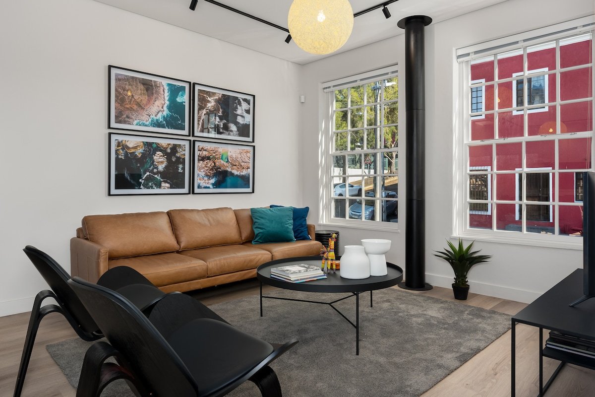 Exc. use roof pool 4BR lux home w/views! gallery image 3