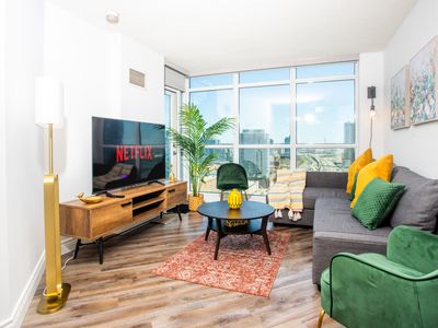 Free Parking 2BR near CN Tower Scotiabank Arena