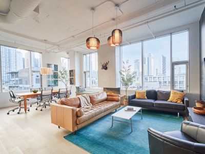 *WOW* Remarkable SkyLoft 2 bdrm