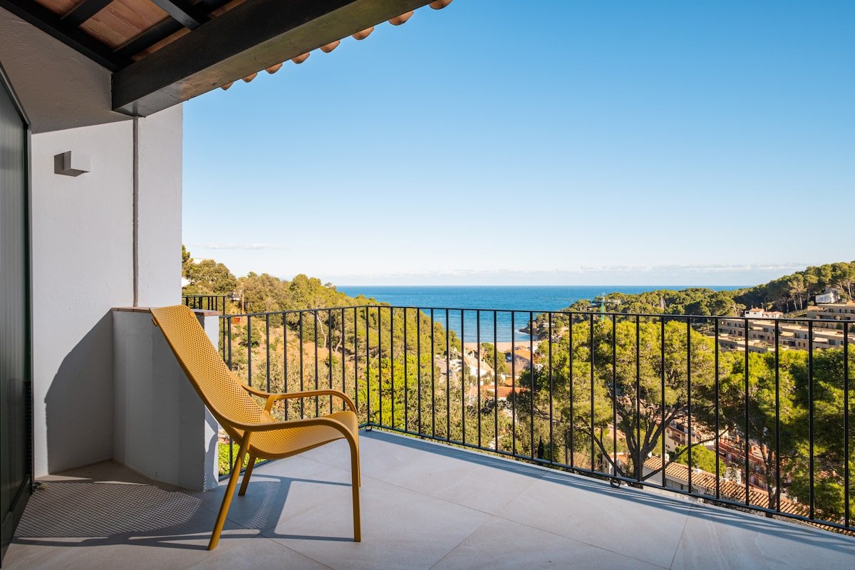 Newly Renovated Seaside Home gallery image 4