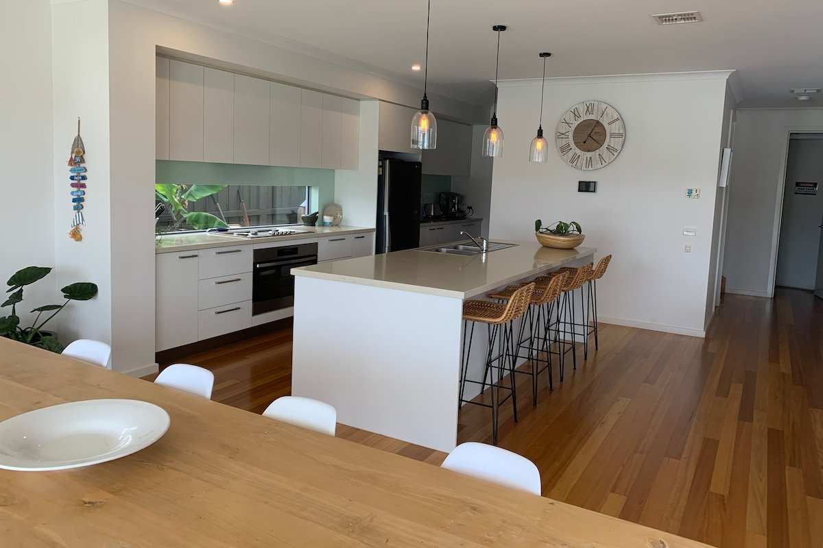 Marina-side Home 4 BDRM Sleeps 9 Pool/Spa gallery image 5