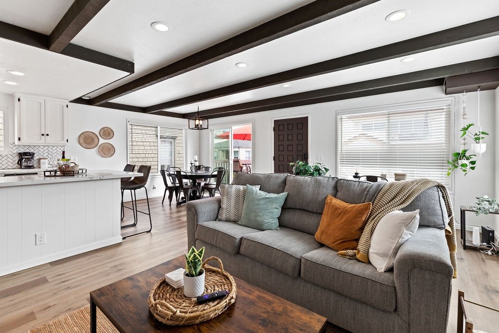 Mission Beach Gem! Steps to sand, a comfy retreat! gallery image 4