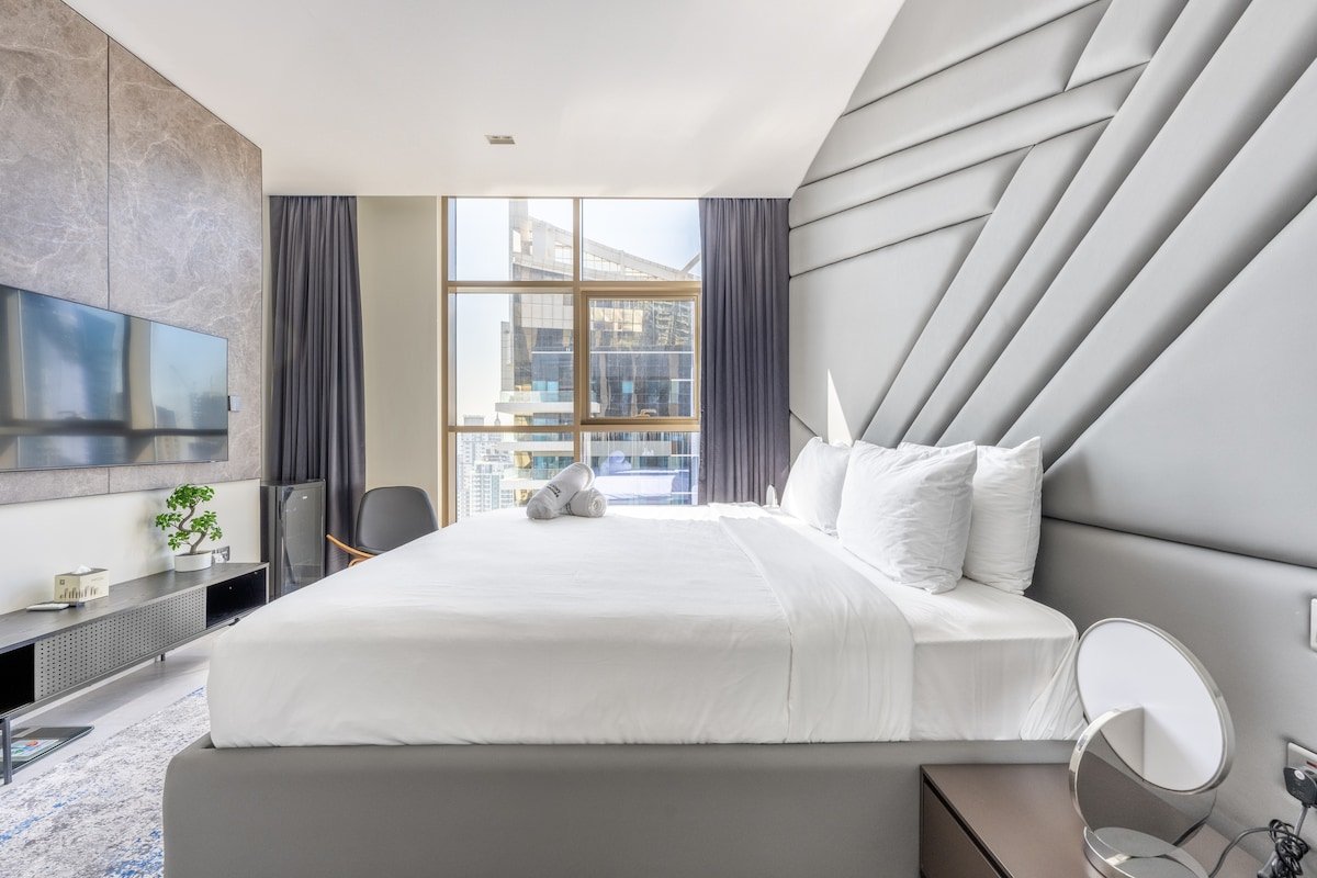 Exclusive Marina Stay | Posh 3BR w/ Stunning Views gallery image 2