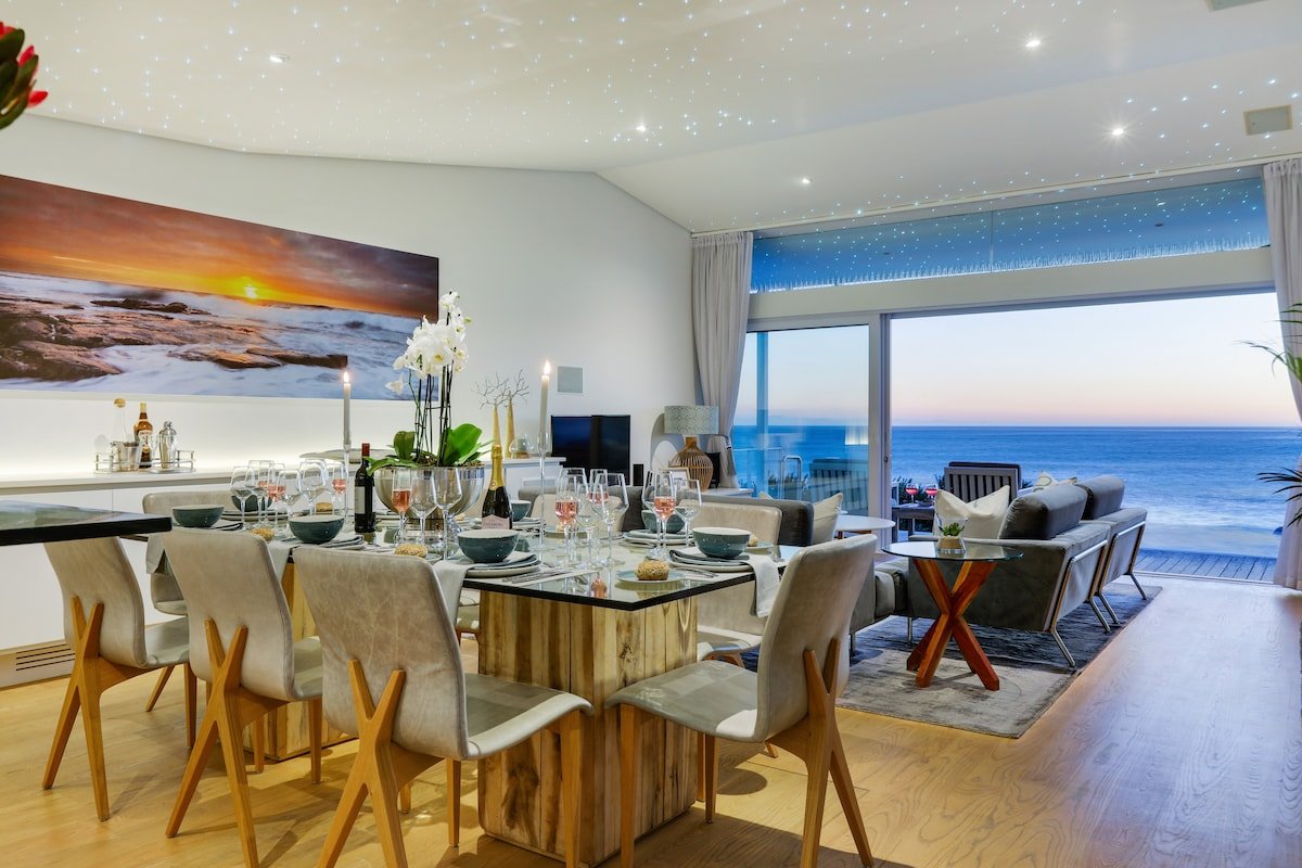 Exclusive Camps Bay Villa On The Edge Of The Ocean gallery image 4