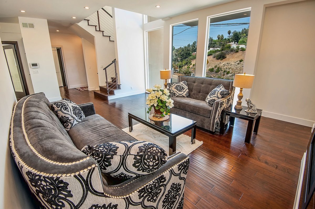 Stunning New Modern in Hollywood Hills! gallery image 5