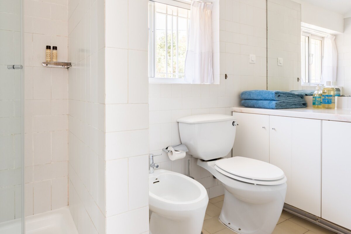 Estoril Luminous Villa Close to the Sea Heated Pool gallery image 3