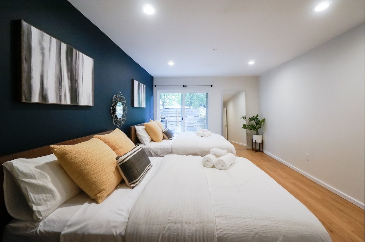 3BR Urban Escape w/ Kitchen + Rooftop Deck gallery image 3